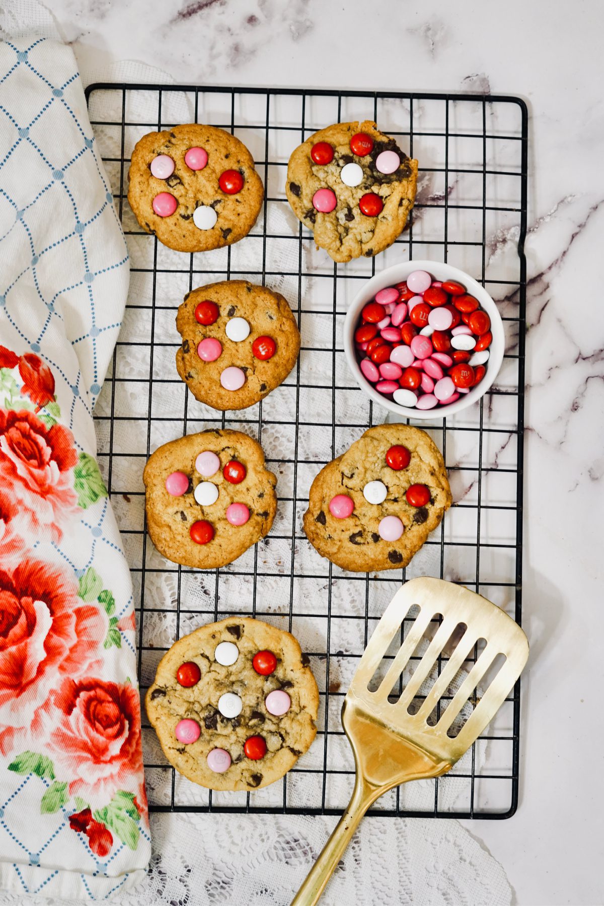 Soft & chewy Valentine M&M cookies 