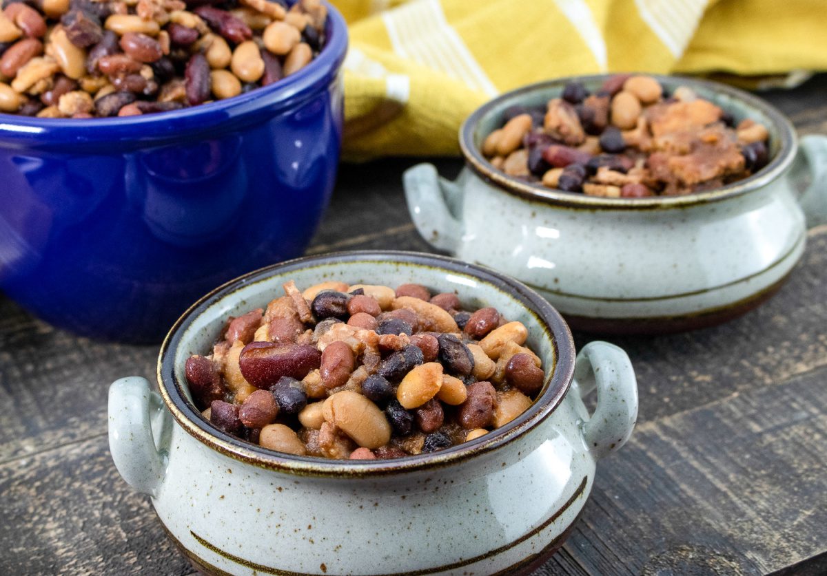 Slow cooker baked beans with bacon